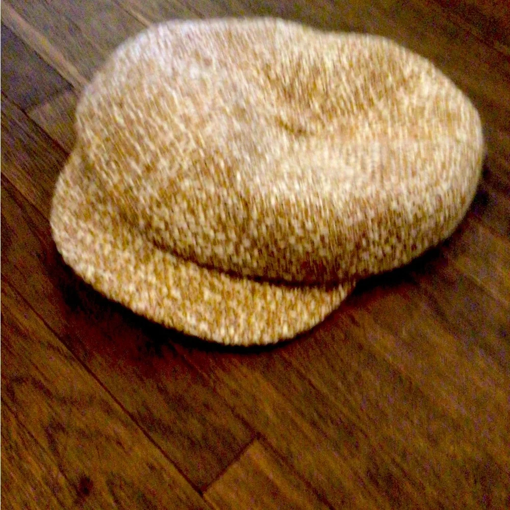 NEW! Rare Wyeth Houndstooth news cap